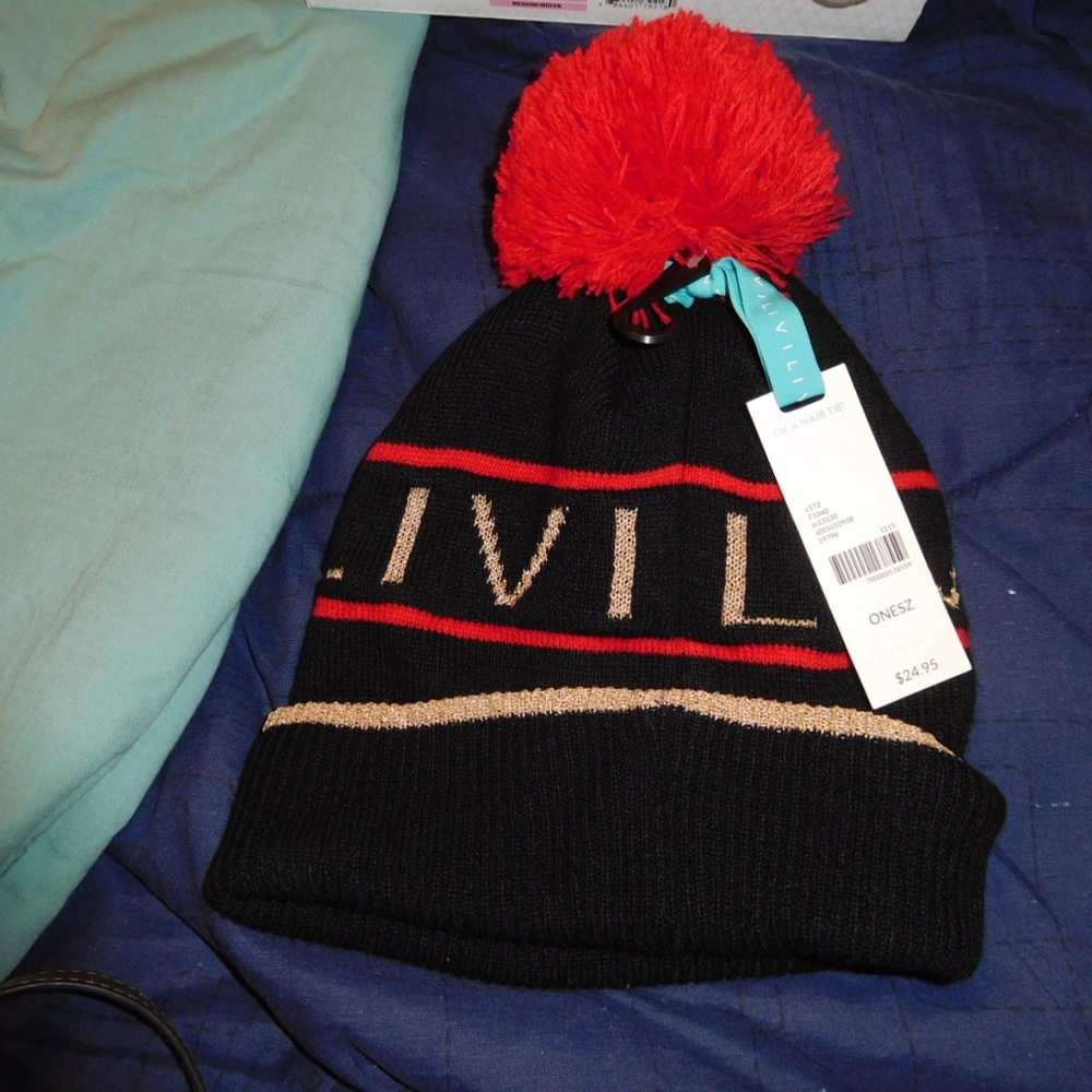 NWT LIVI ACTIVE BLACK SKI HAT WINTER KNIT HAT RED